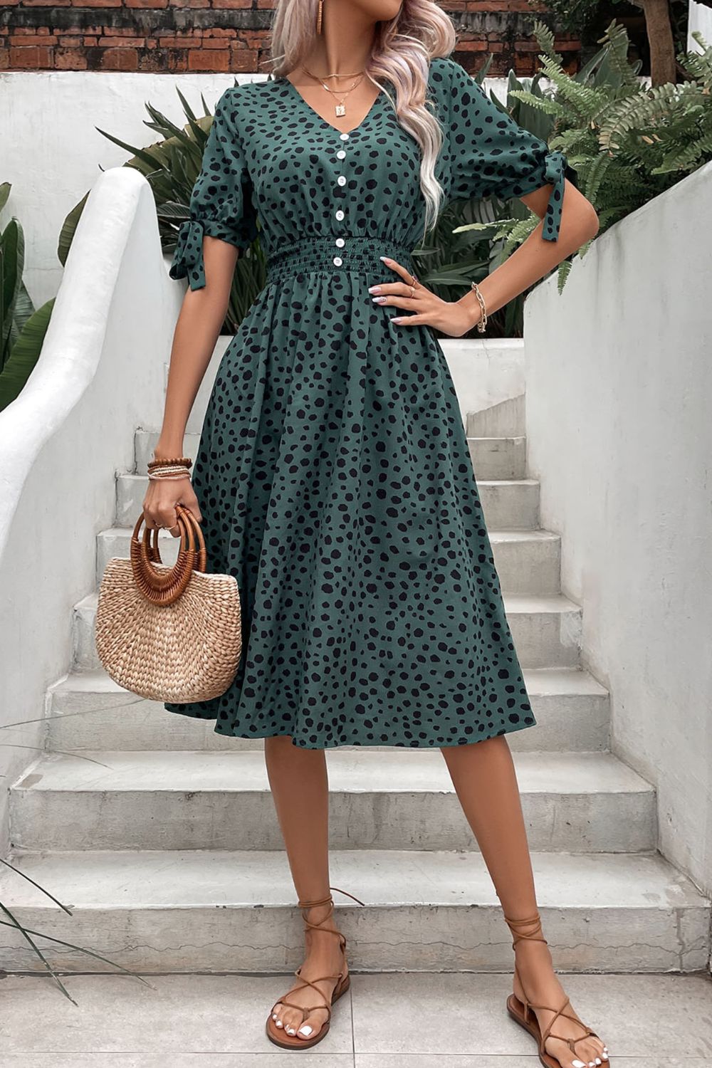Robe imprimée à taille froncée et poignets noués