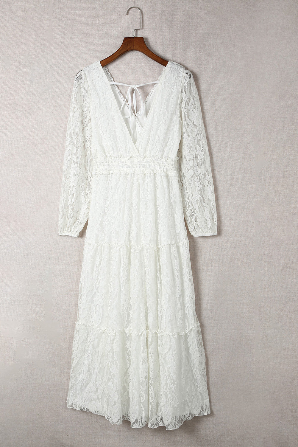 Robe à volants en dentelle à manches bouffantes et dos noué
