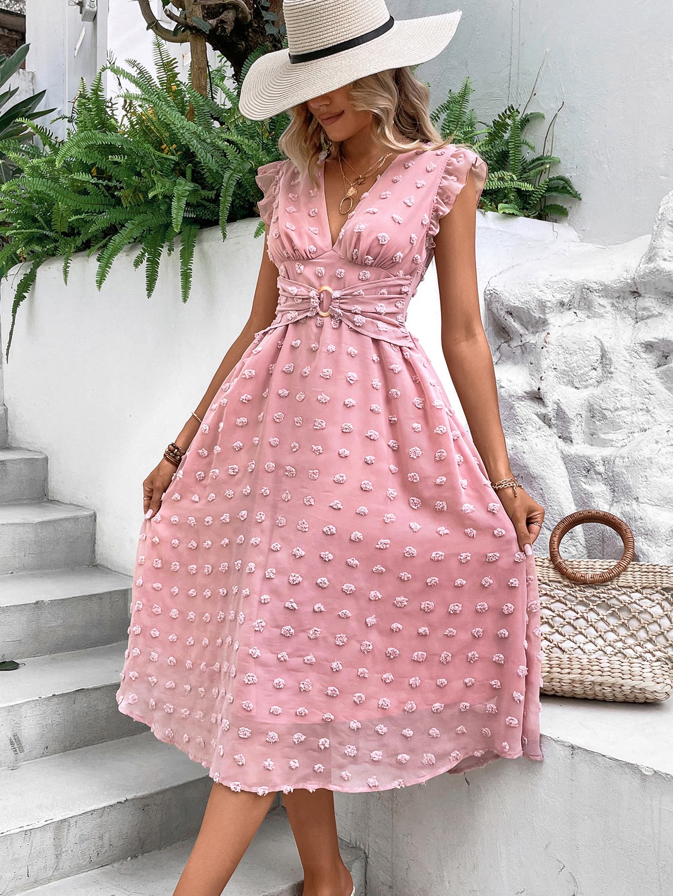 Kleid mit V-Ausschnitt und Flügelärmeln im Swiss Dot-Muster