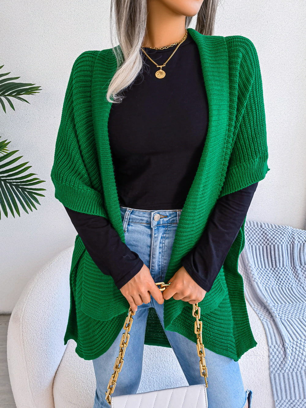 Strickjacke mit horizontaler Rippung und offenem Schlitz vorne