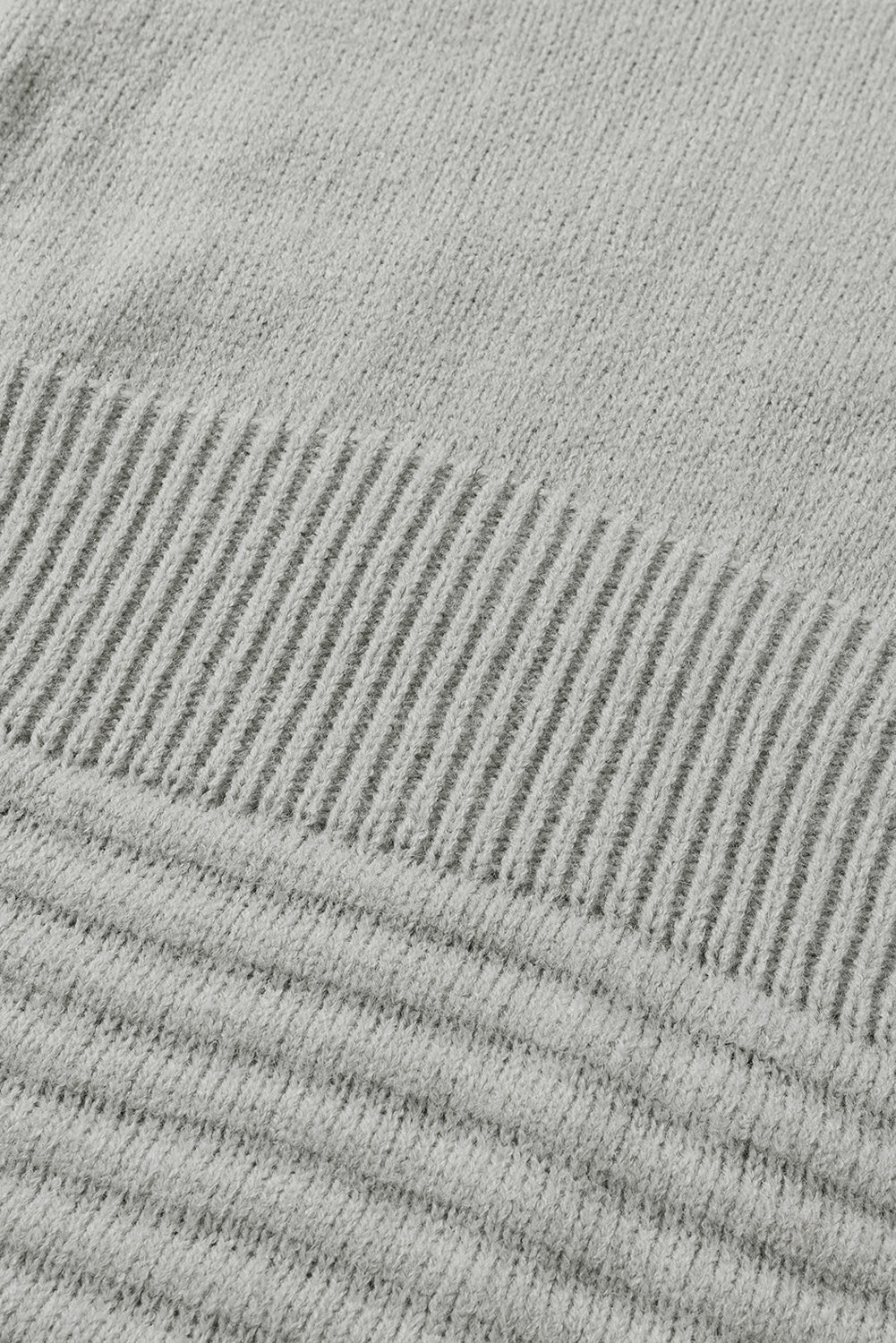 Robe en tricot à manches en dentelle et col en V