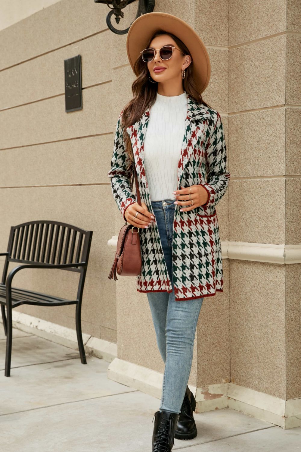 Bedruckte Strickjacke mit offenem Reverskragen vorne und Taschen