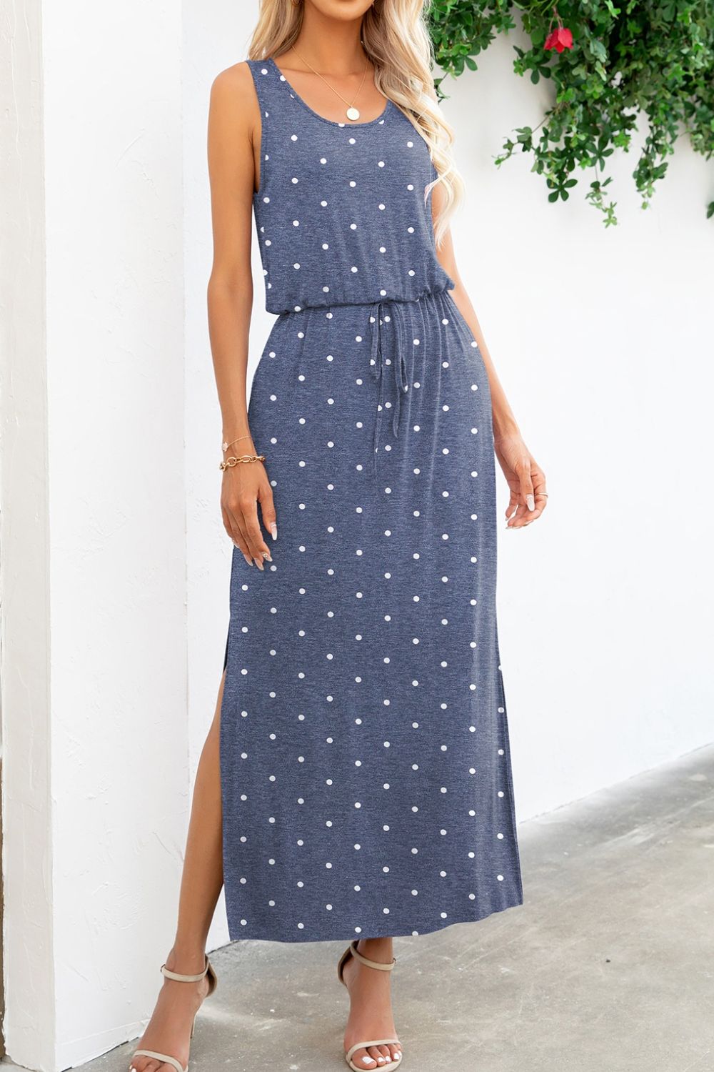 Robe imprimée sans manches à col rond et fente