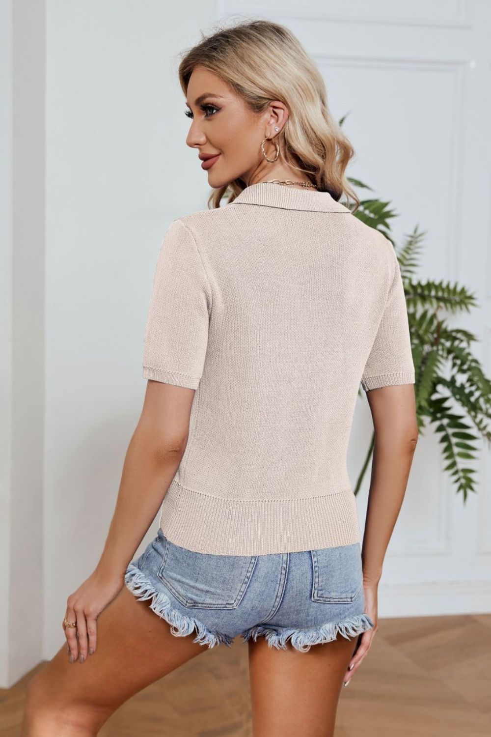 Kurzärmliges Strickoberteil mit Johnny-Kragen