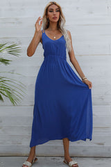 Kleid mit Doppelträgern und Seitenschlitz