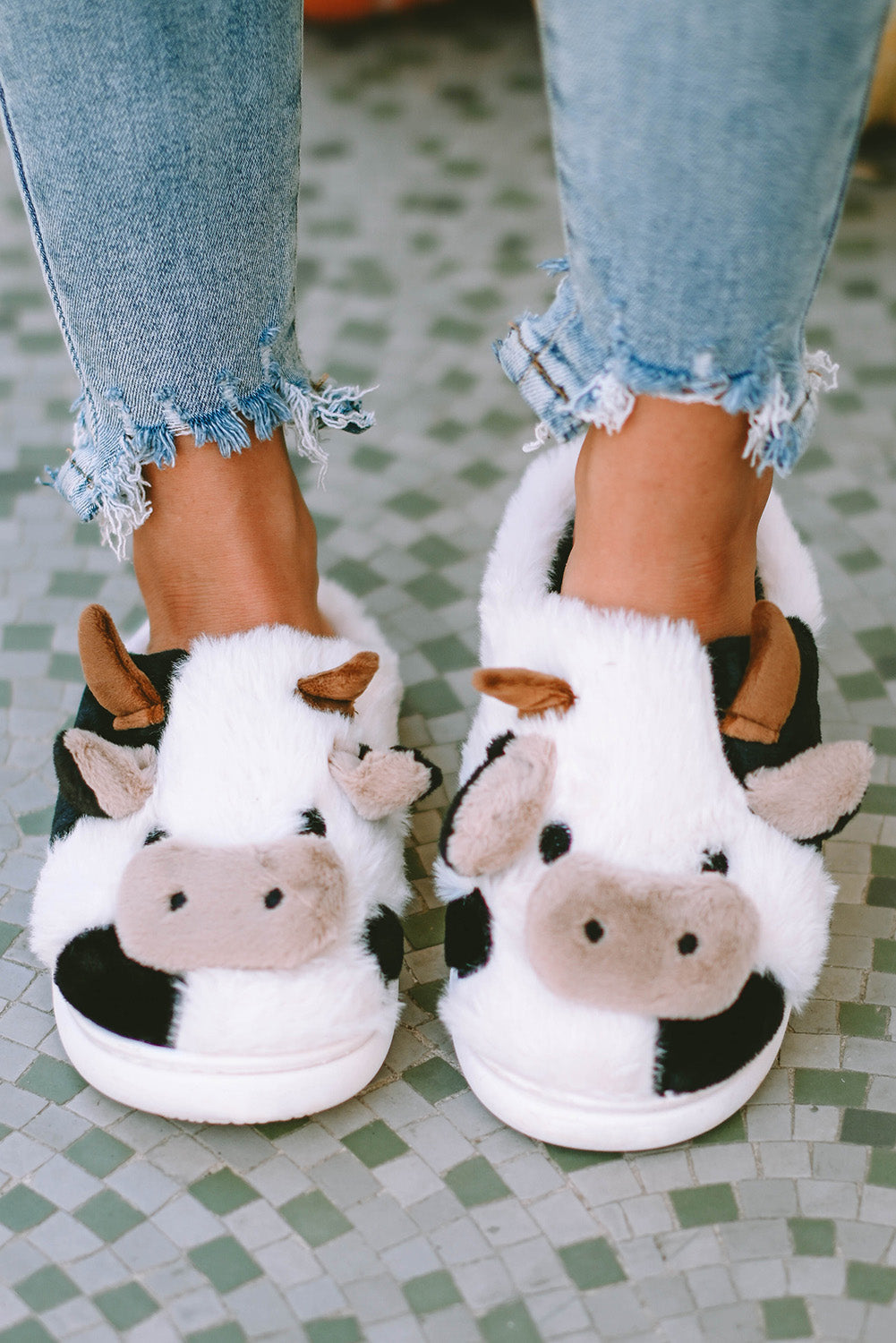 Chaussons blancs en peluche avec animaux de dessin animé