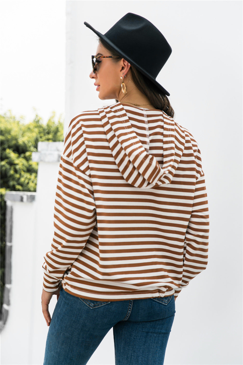 Gestreifter Hoodie mit halber Knopfleiste und überschnittenen Schultern