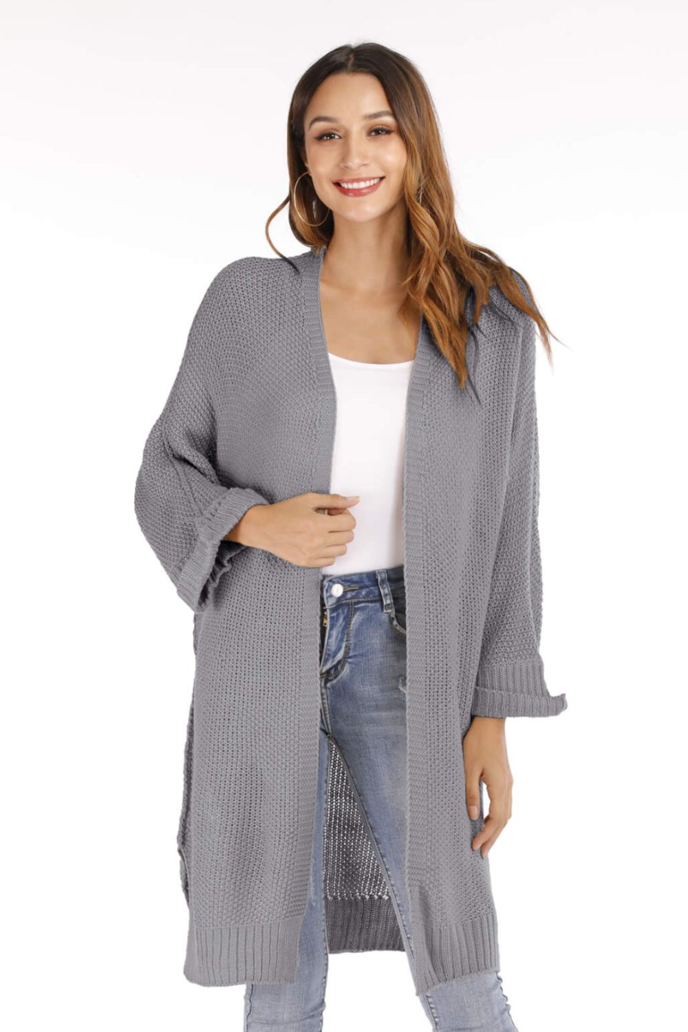 Strickjacke mit offenem Schlitz vorne und sichtbaren Nähten