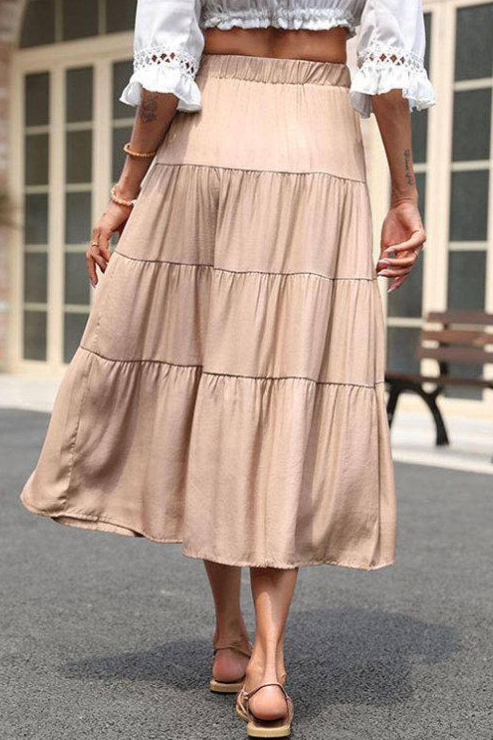 Gestufter Midirock mit elastischer Taille
