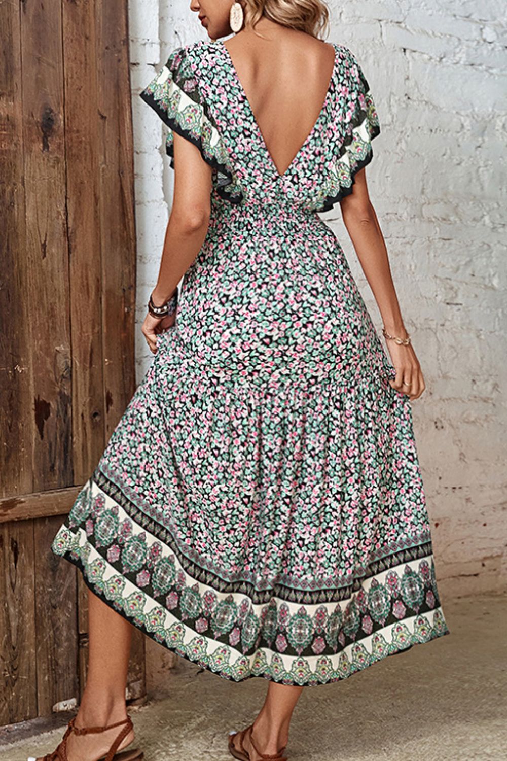 Robe décolletée à volants et imprimé floral