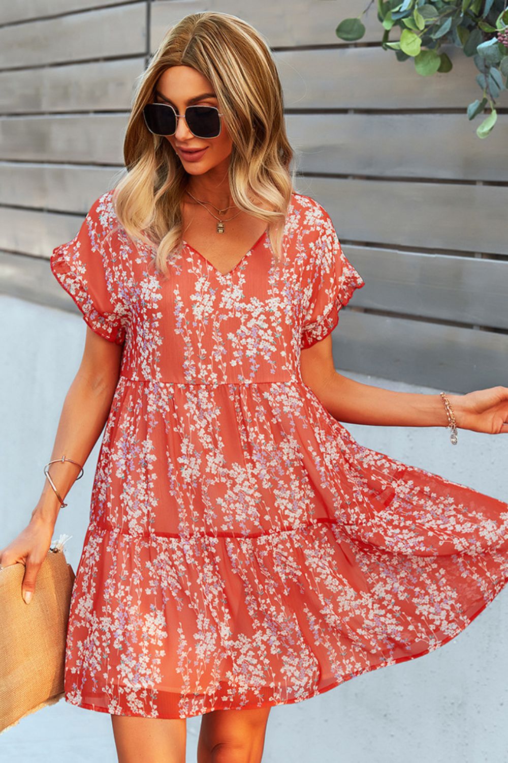 Robe imprimée à col en V et manches courtes à volants