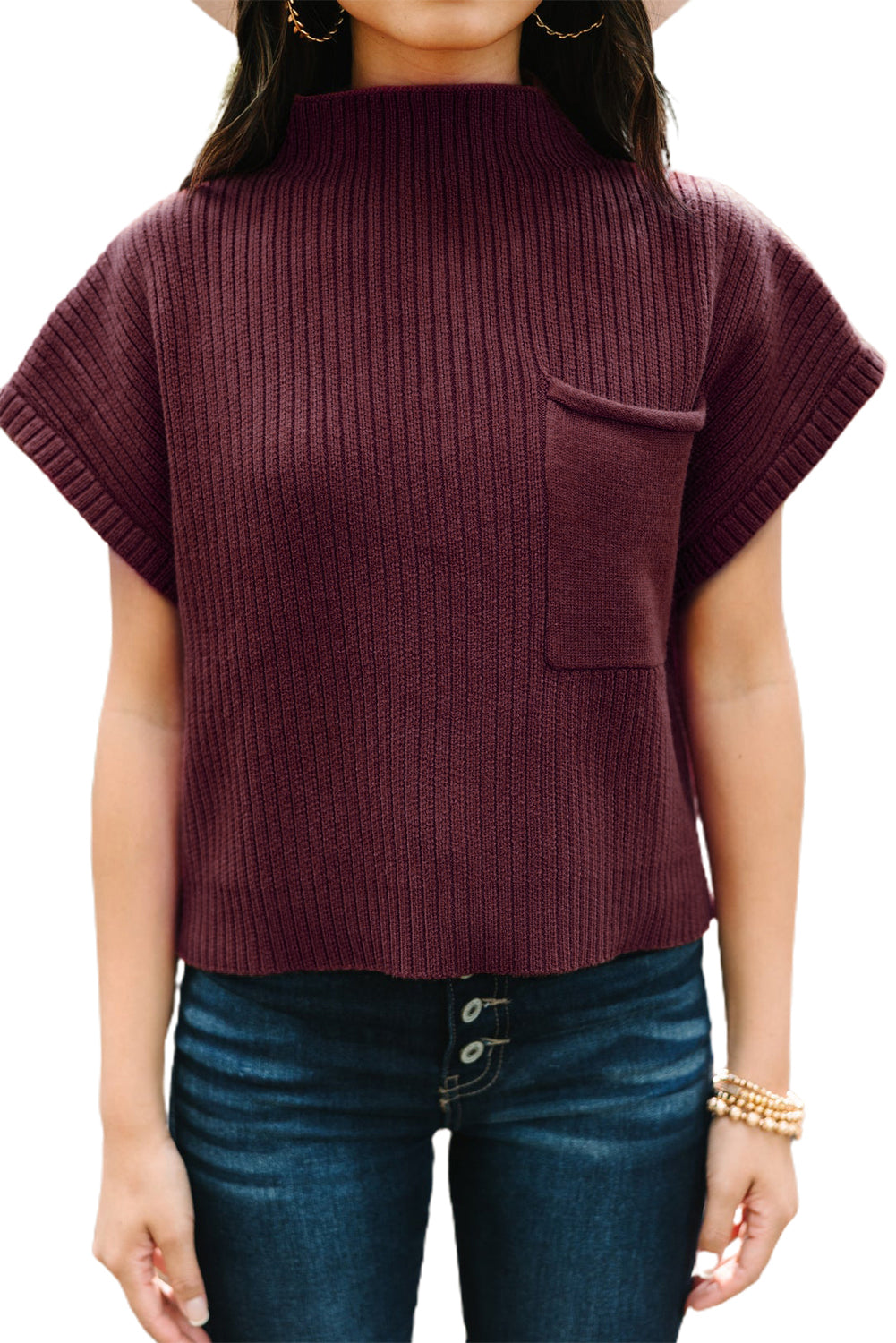 Haferflockenfarbener Rippstrickpullover mit aufgesetzten Taschen und kurzen Ärmeln