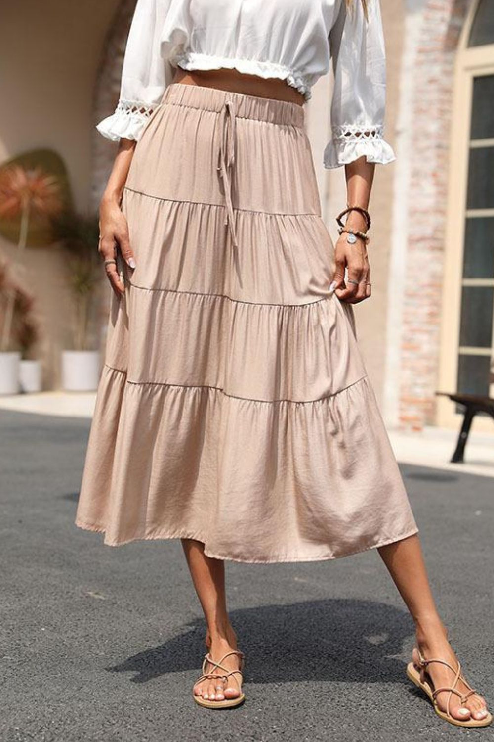 Gestufter Midirock mit elastischer Taille
