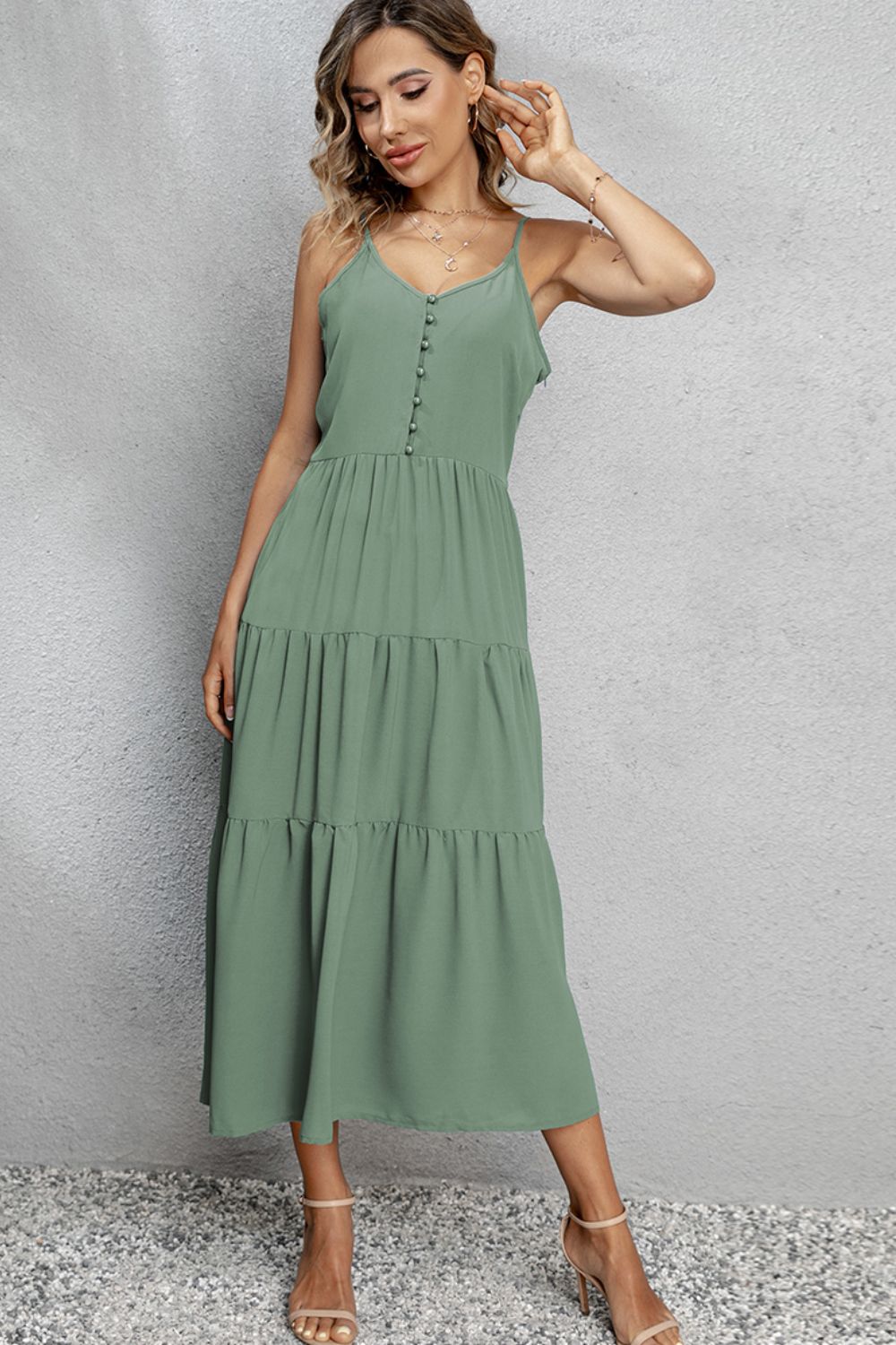 Robe mi-longue sans manches à col en V et bretelles spaghetti