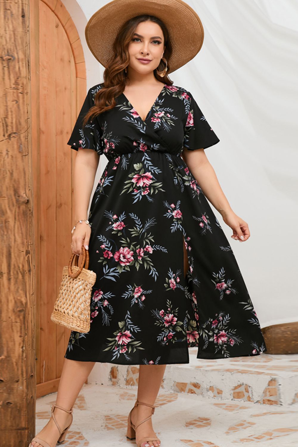 Robe fendue à manches courtes et fleurs grande taille