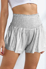Glitzernde, gesmokte Shorts mit hoher Taille