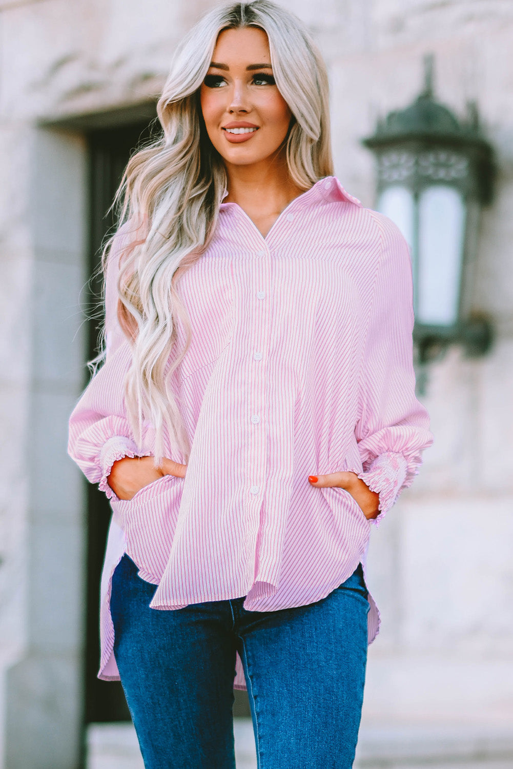 Chemise rayée à smocks et boutons sur le devant