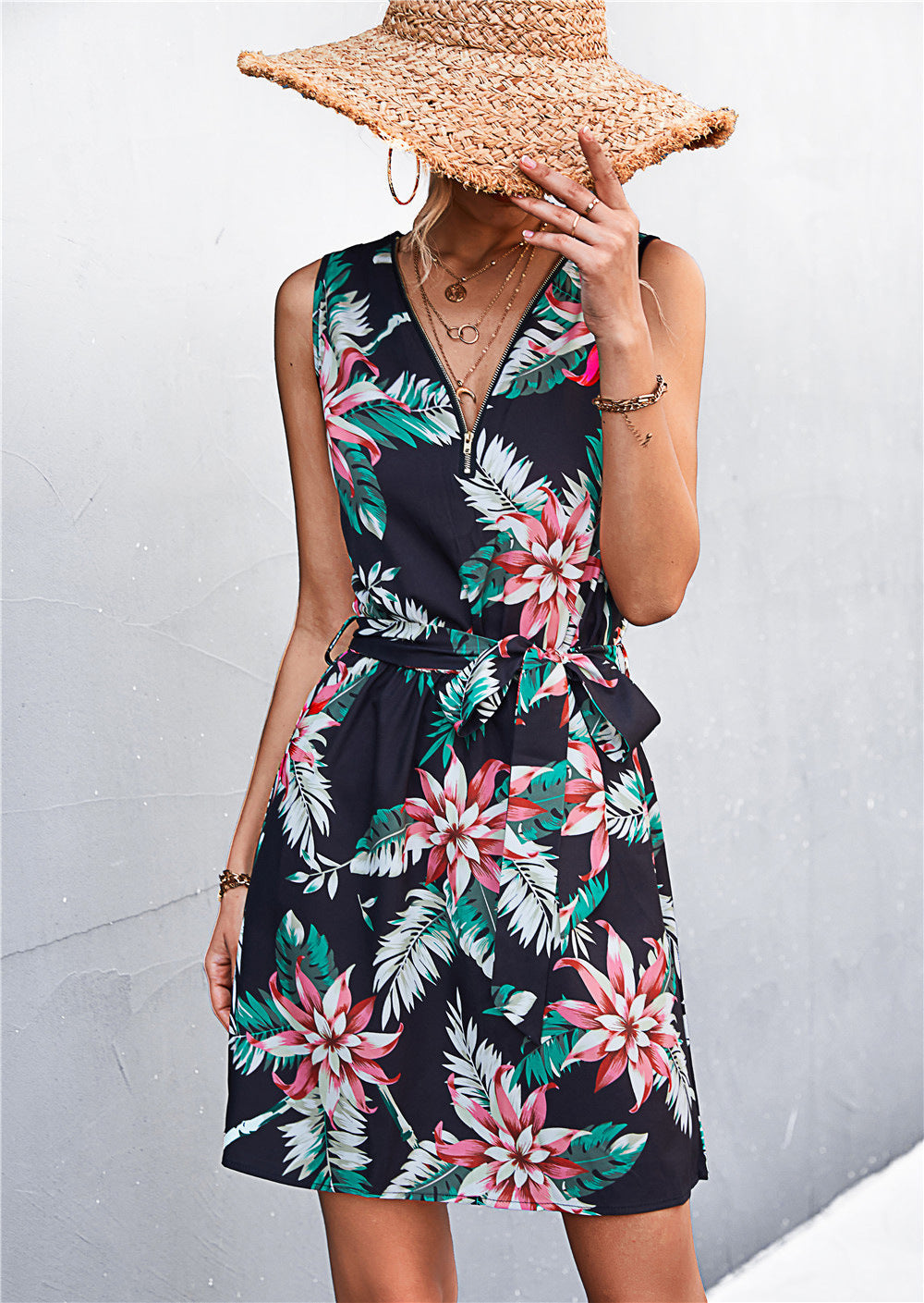 Robe sans manches à ceinture et détails zippés imprimés