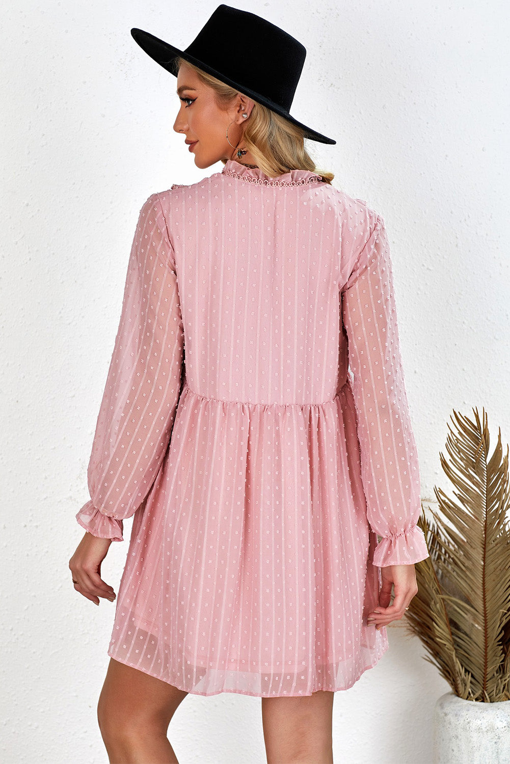 Mini-robe à volants et manches longues à pois suisses