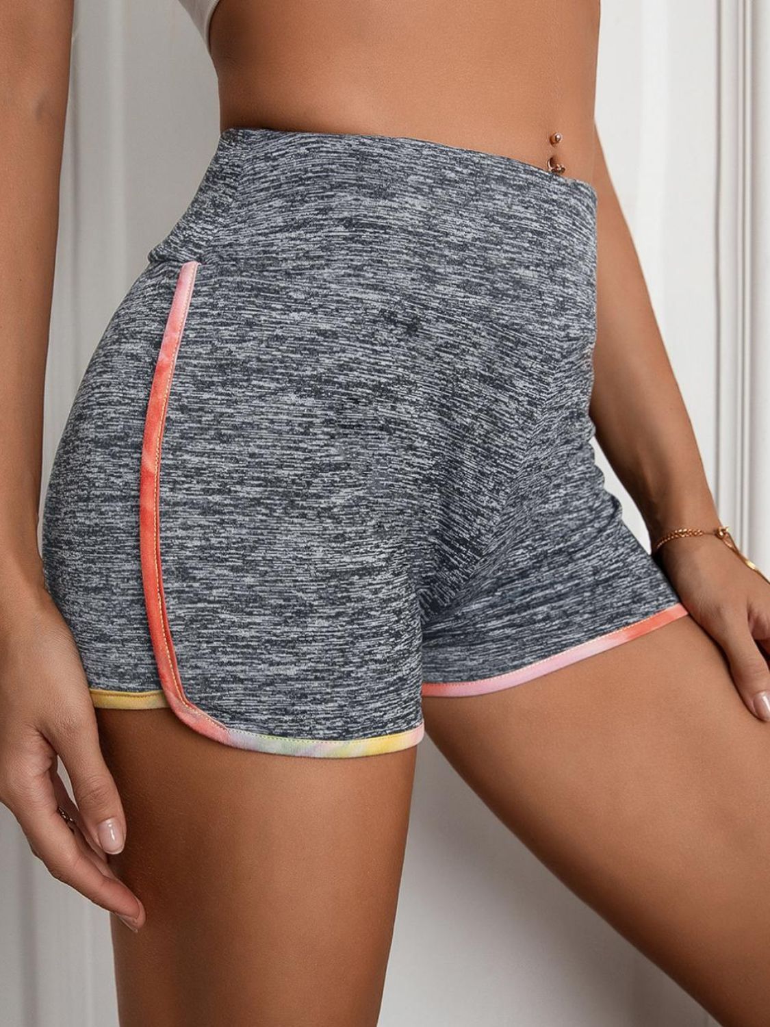 Melierte Shorts mit weiter Taille