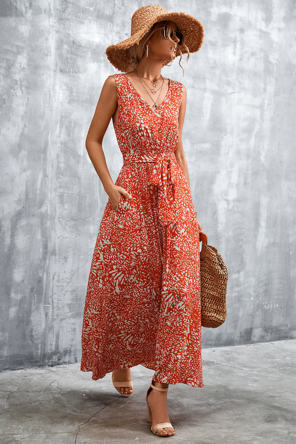 Robe longue imprimée à col en V et ceinture nouée