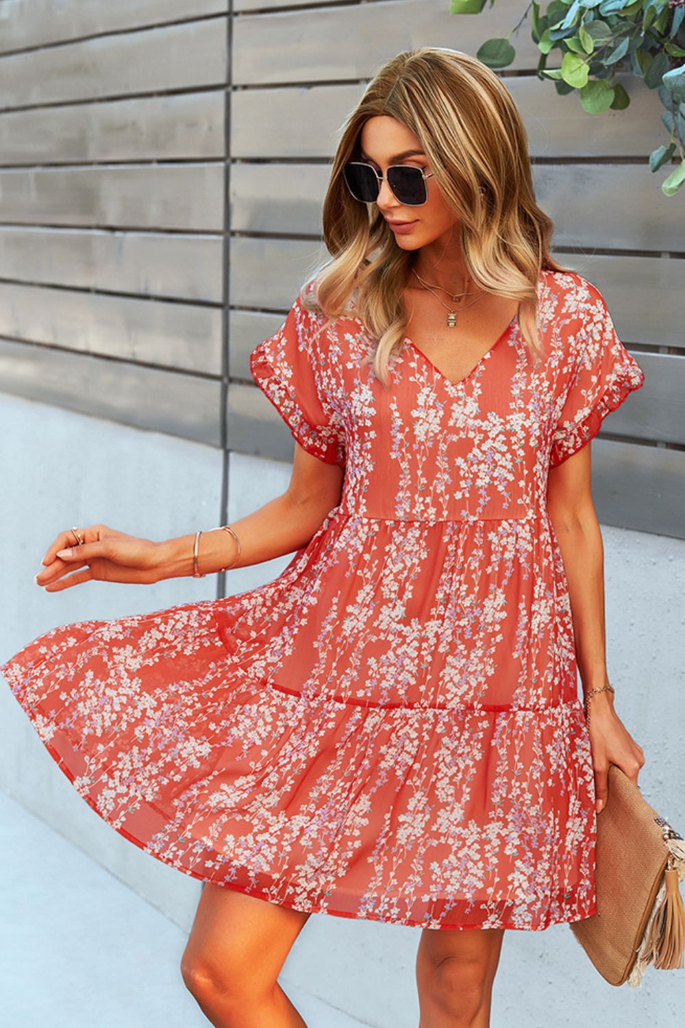 Robe imprimée à col en V et manches courtes à volants