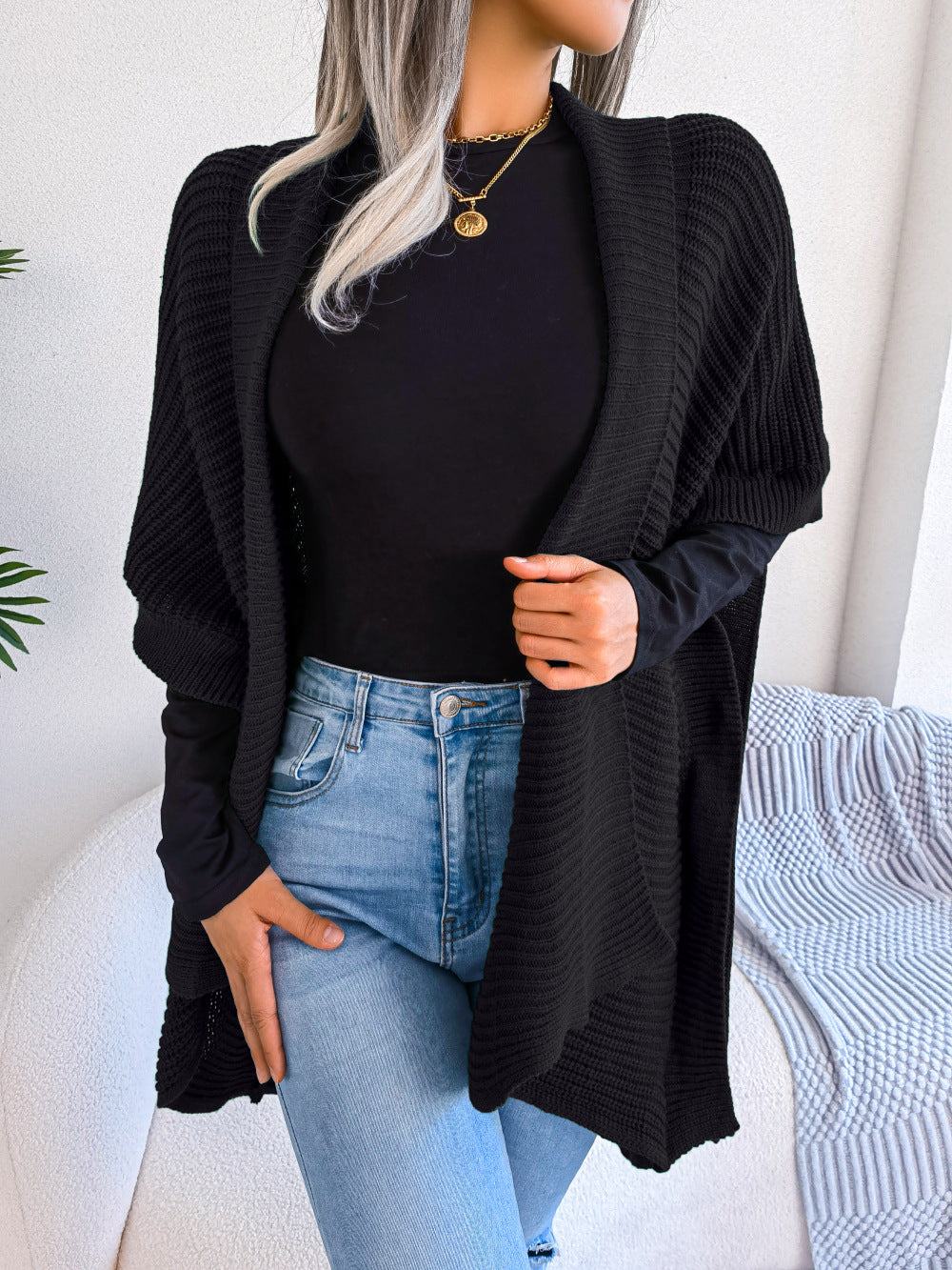 Strickjacke mit horizontaler Rippung und offenem Schlitz vorne