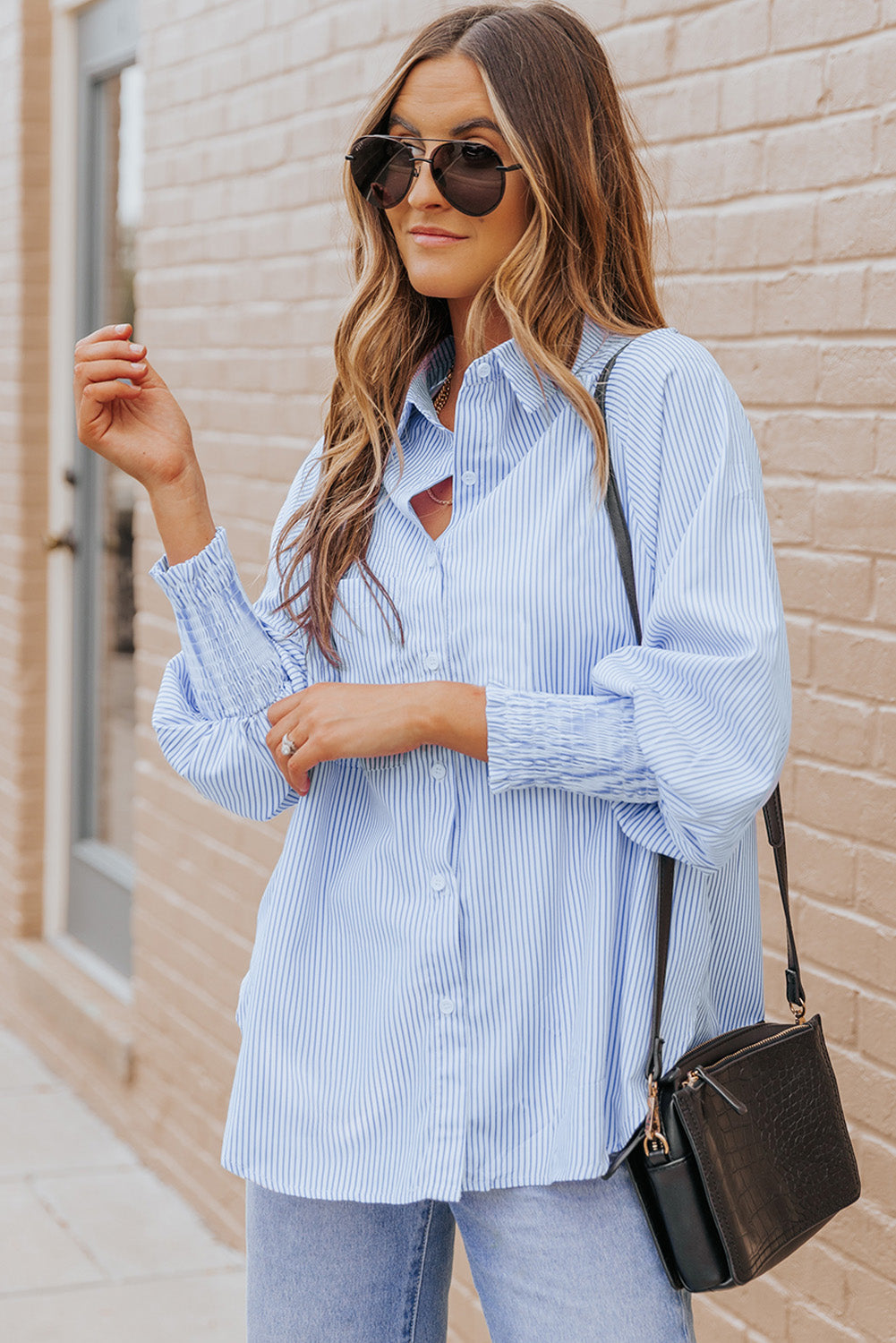 Chemise rayée à smocks et boutons sur le devant