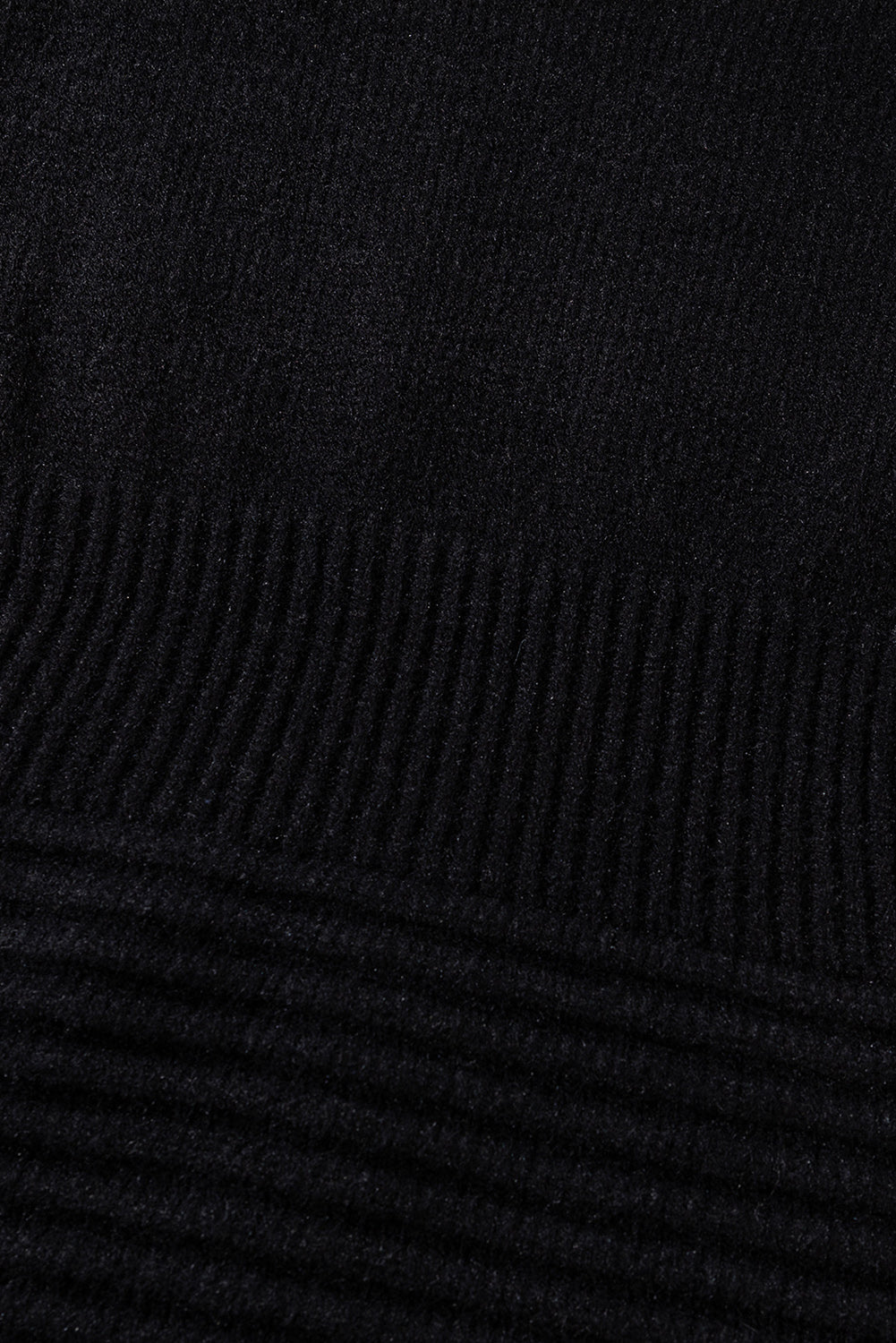 Robe en tricot à manches en dentelle et col en V
