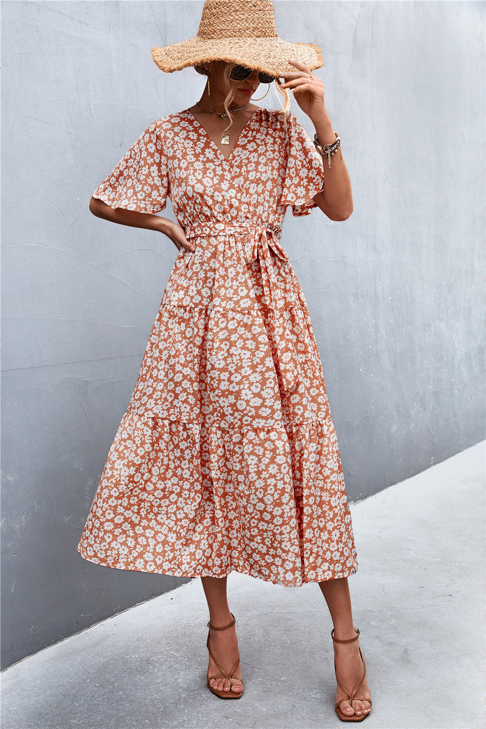Robe imprimée à col en V et manches flottantes avec ceinture
