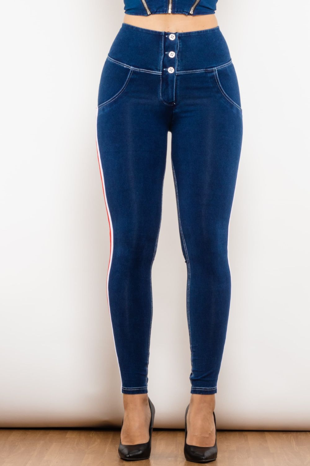Skinny Jeans mit seitlichen Streifen und Knöpfen und hoher Taille