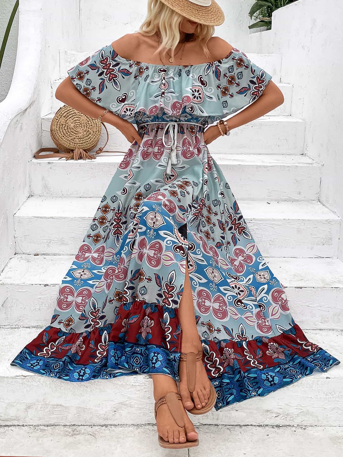 Robe longue fendue à épaules dénudées imprimée