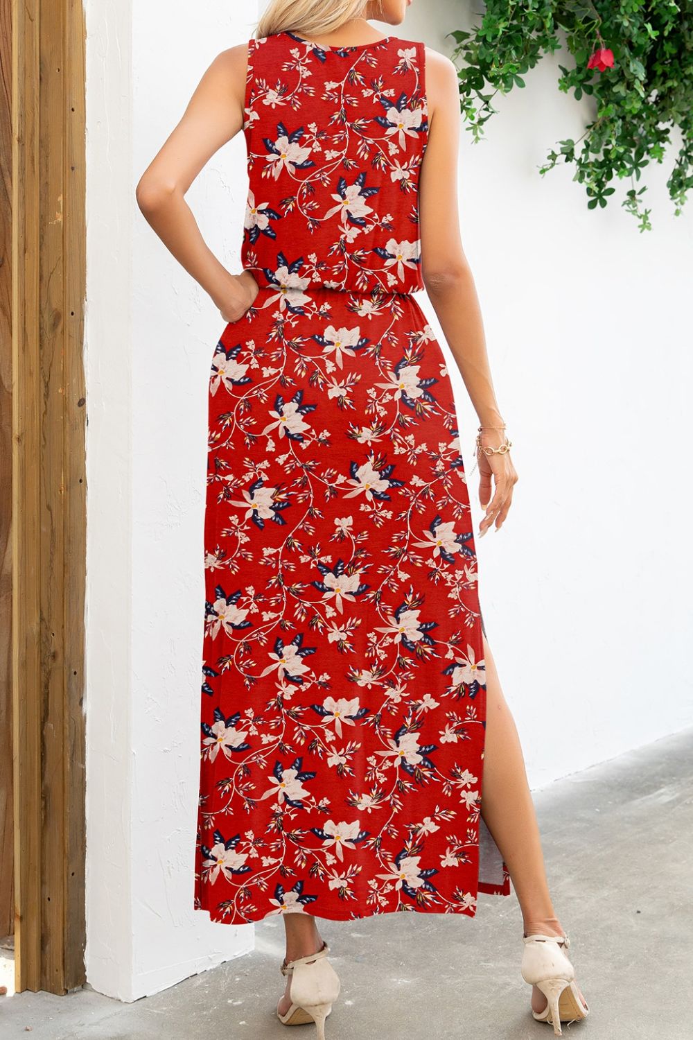 Robe imprimée sans manches à col rond et fente