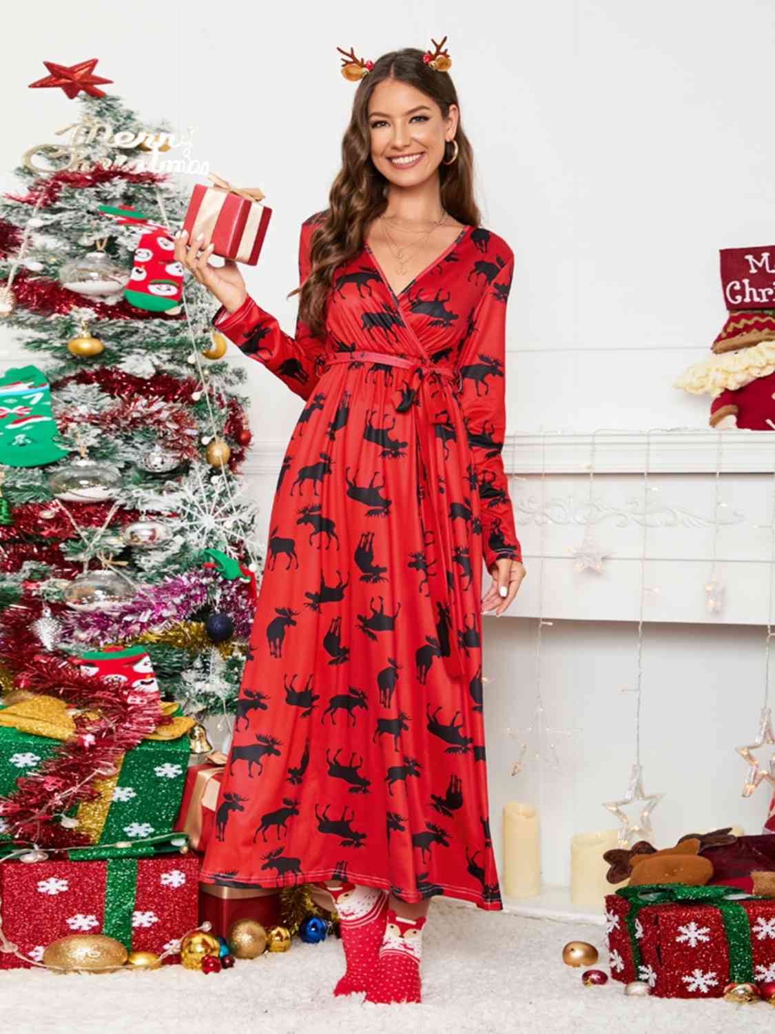 Robe à col surplis, manches longues et ceinture nouée