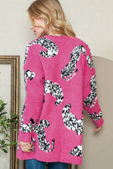 Rosarote Strickjacke mit offener Vorderseite und Animalprint