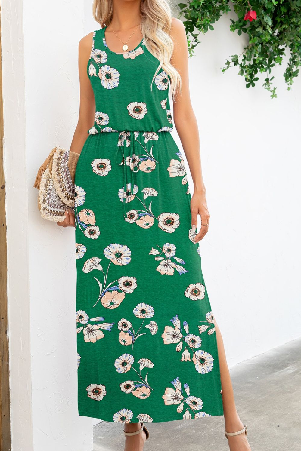 Robe imprimée sans manches à col rond et fente