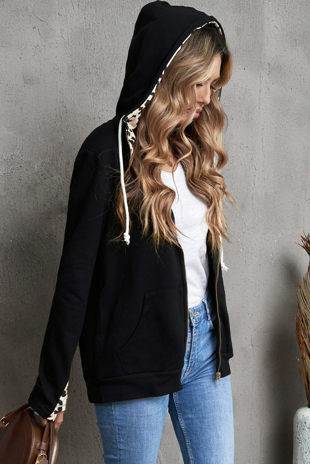 Veste à capuche zippée avec poches et manches passe-pouce