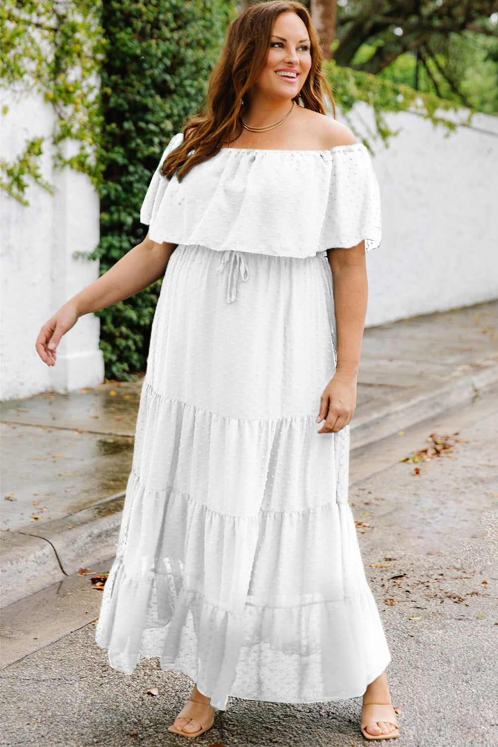 Robe à volants et épaules dénudées à pois grande taille