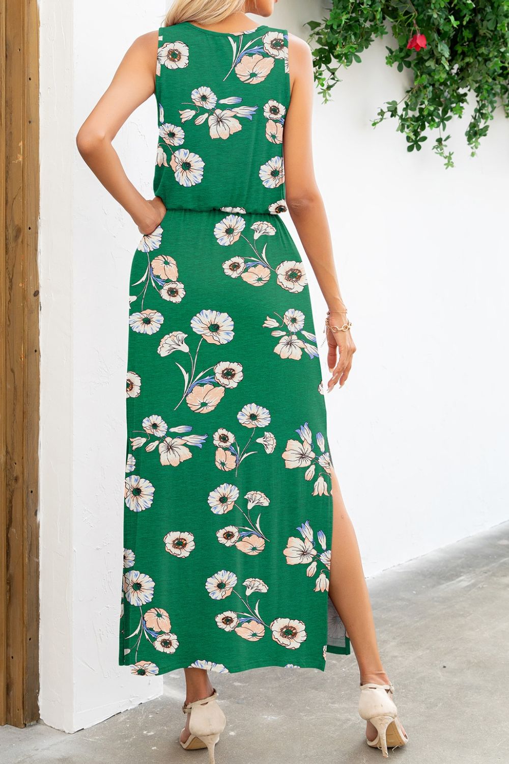 Robe imprimée sans manches à col rond et fente