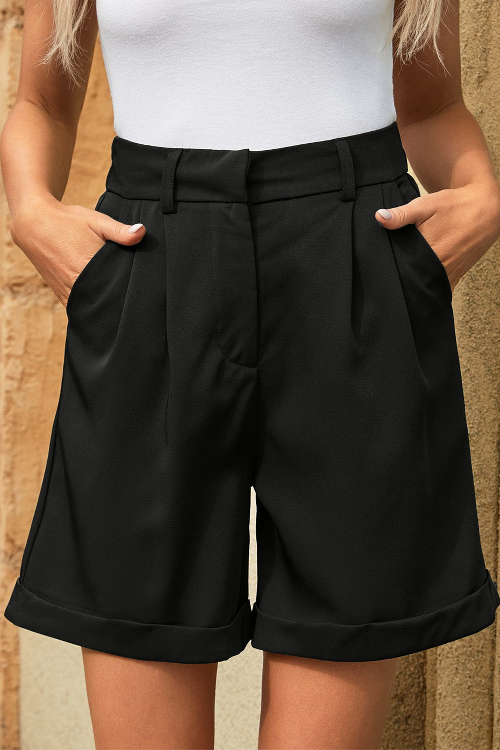 Plissierte Shorts mit hoher Taille und Taschen
