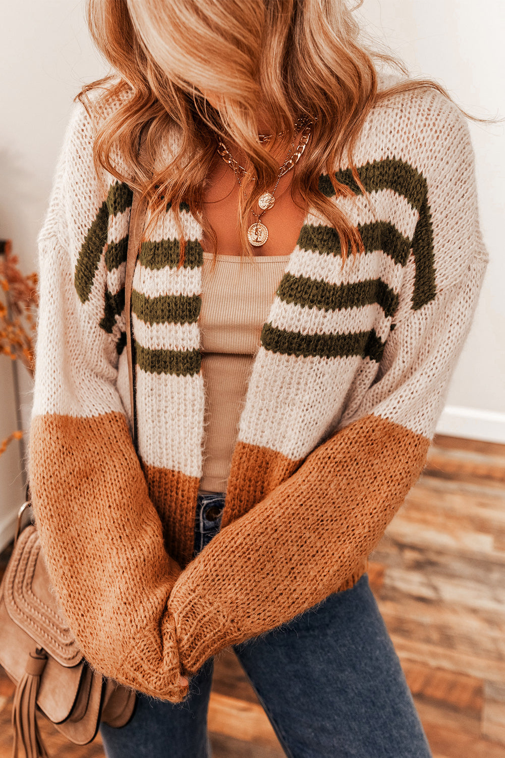 Kamelfarbener Cardigan mit Farbblock-Streifen und offener Vorderseite