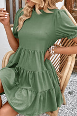Robe à volants et manches bouffantes avec lien au dos