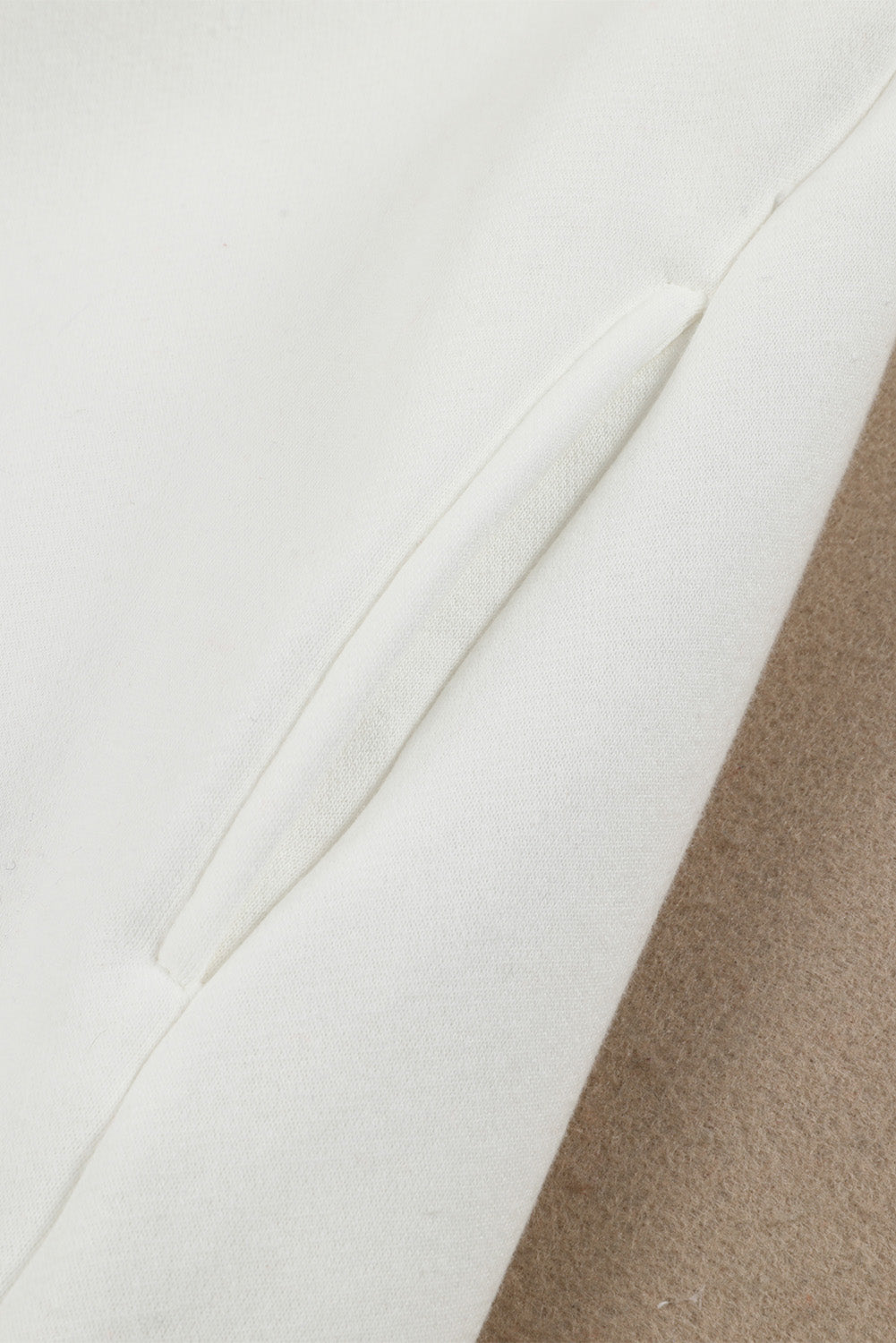 Sweatshirt mit Viertelreißverschluss und überschnittenen Schultern