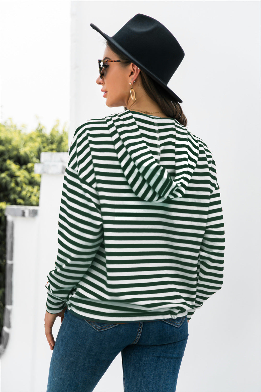 Gestreifter Hoodie mit halber Knopfleiste und überschnittenen Schultern