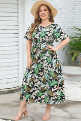 Robe fleurie grande taille à manches courtes et col rond