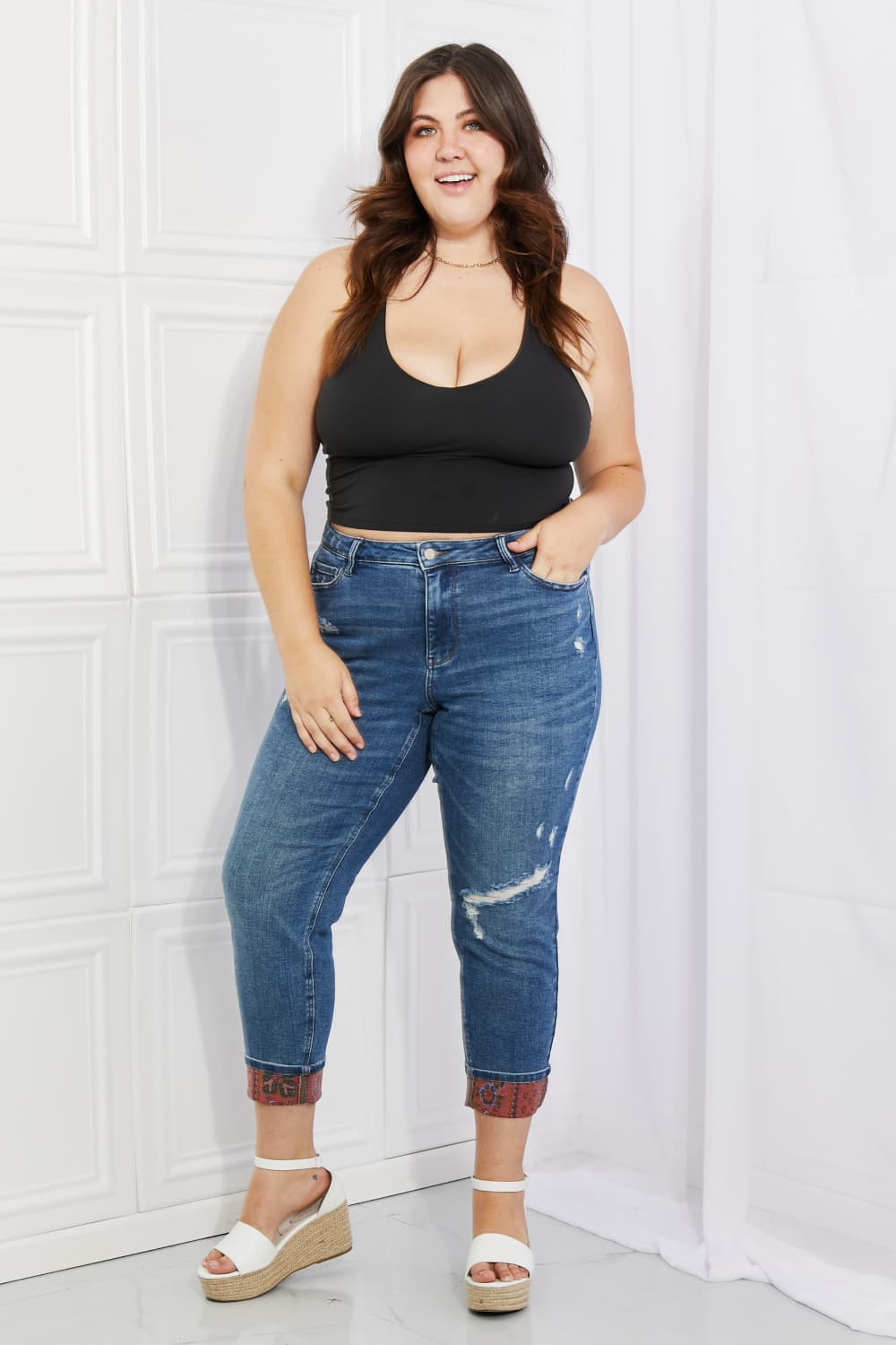 Jean boyfriend taille mi-haute Judy Blue Gina à revers et patchs cachemire
