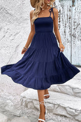 Robe mi-longue à volants et épaules nouées