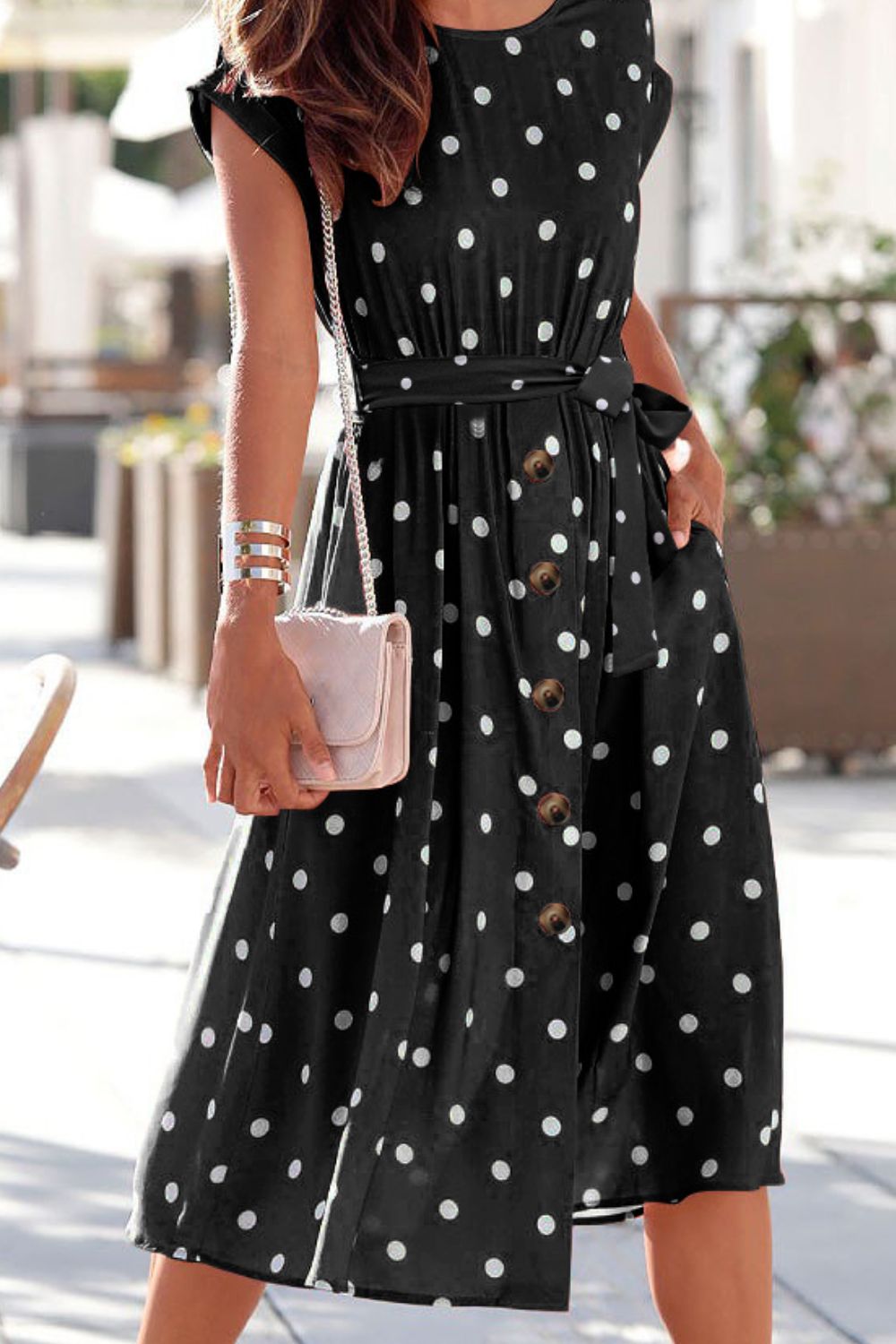 Robe à pois et col rond avec poches