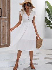 Robe à boutons décoratifs, col en V, manches papillon