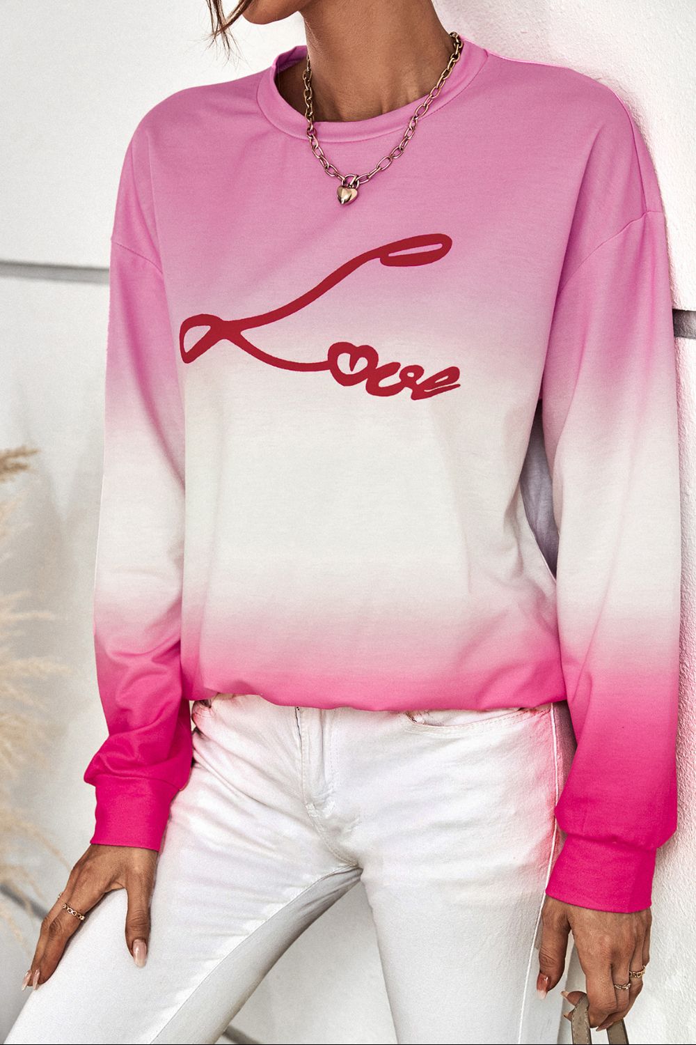 Sweatshirt mit überschnittenen Schultern und Farbverlauf LOVE